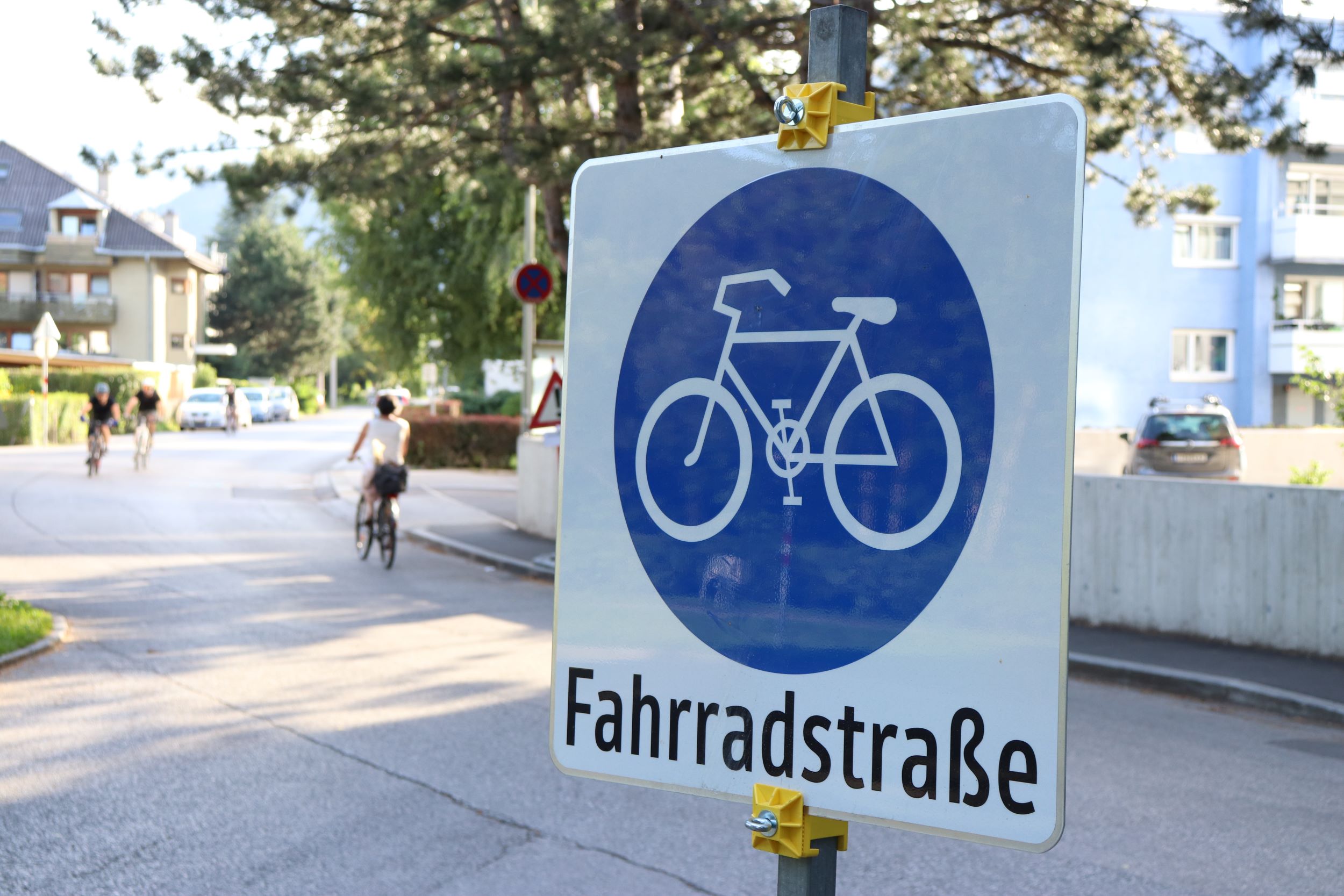 Fahrradstraßen wie in der Dr.-Stumpf-Straße bieten Radfahrenden ein sicheres Netz an Wegen abseits der Hauptverkehrsstraßen.