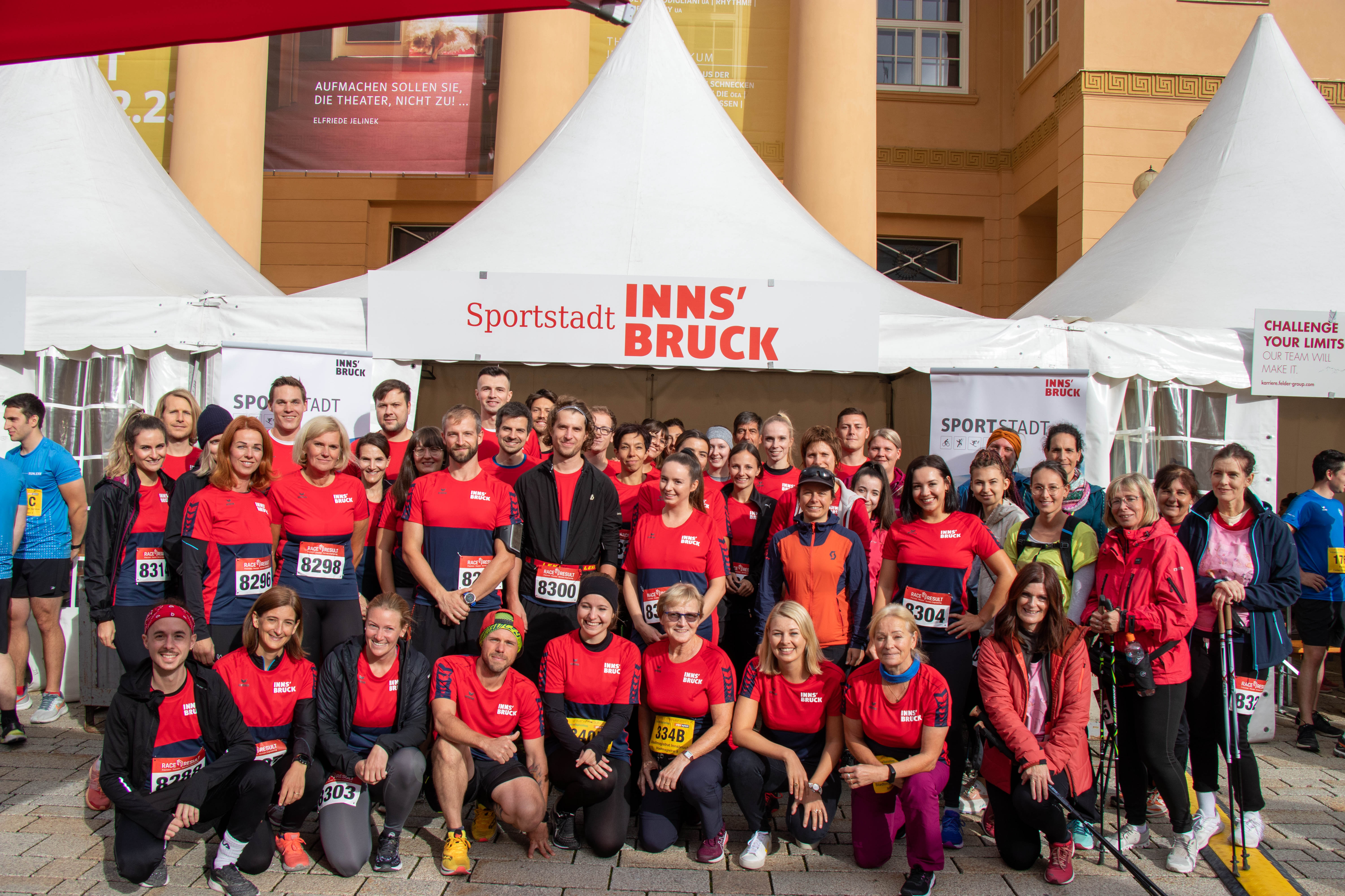 Gemeinsam für die Firma laufen hieß es am Samstag, den 17. September 2022, bei der 20. Auflage des Tiroler Firmenlaufs. Auch rund 18 Teams des Stadtmagistrats Innsbruck wagten sich auf die Lauf- und Walkingstrecke. Im Fokus des jährlich stattfindenden Events stand neben der sportlichen Herausforderung auch das Miteinander unter den ArbeitskollegInnen.