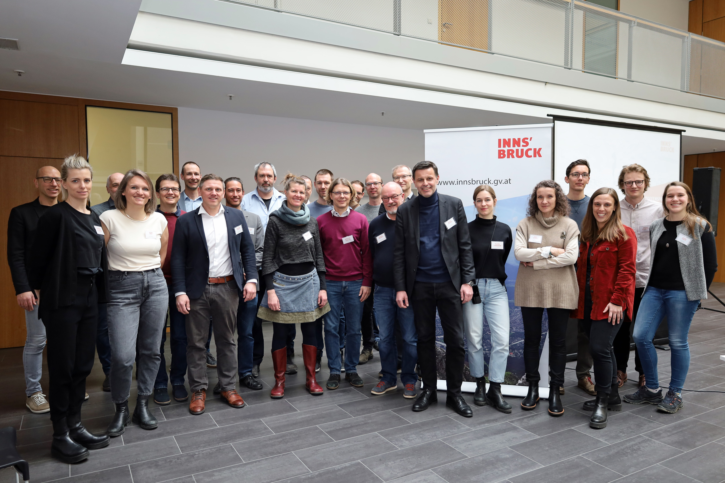 Das Planungsteam der Standortoffensive Rossau lud VertreterInnen der Verwaltung, stadtnaher Betriebe sowie interessierter UnternehmerInnen zu einer Planungswerkstatt in das Competence Center Innsbruck in der Rossau.