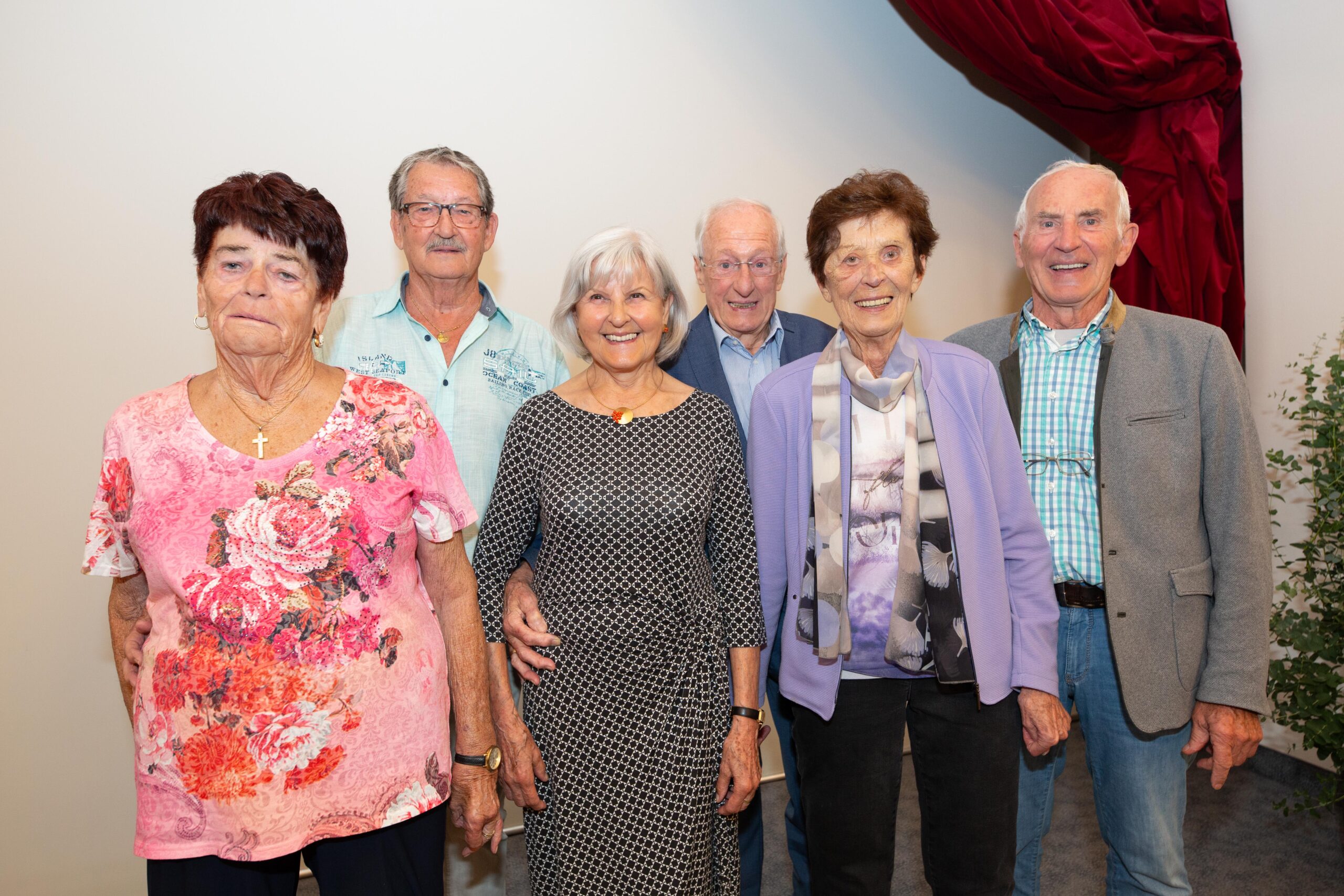 Bürgermeister Georg Willi ehrte kürzlich Innsbrucks Jubelhochzeitspaare. Zahlreiche Ehepaare, die ihre Goldene, Diamantene oder Eiserne Hochzeit hatten, fanden in den Ursulinensälen zusammen, um ihre jahrzehntelangen Bindungen gebührend und stimmungsvoll zu feiern.