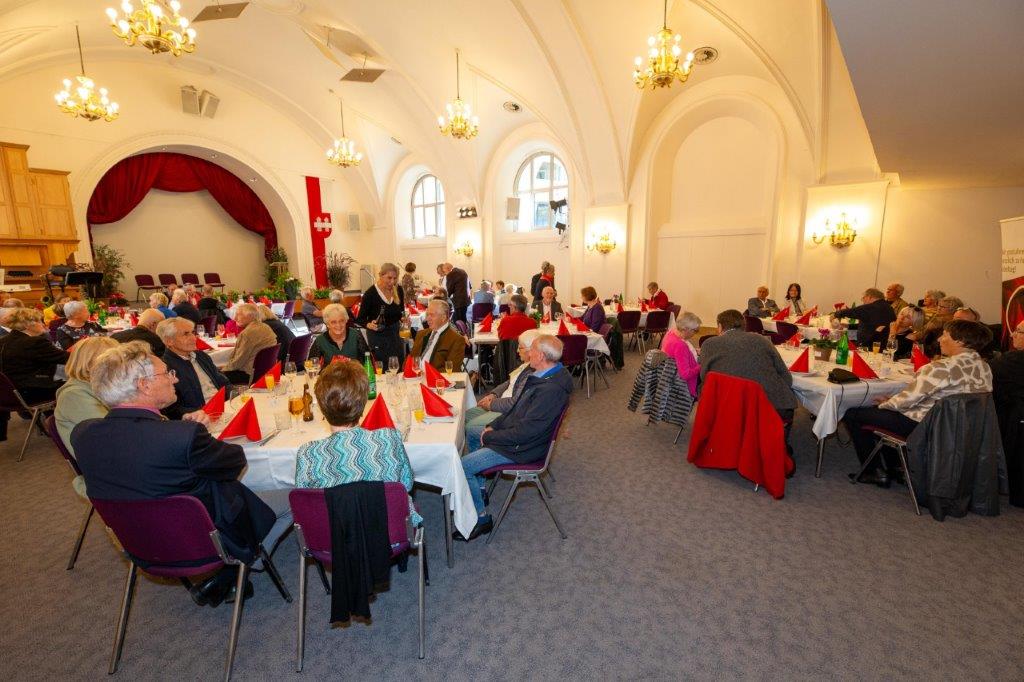Am 18. Oktober wurden die heurigen Hochzeitsjubelpaare mit ihren Jubiläen im August und September feierlich empfangen. Im stimmungsvollen Ambiente der Ursulinensäle gab es 50, 60, 65 und 70 gemeinsam verbrachte Jahre zu feiern.