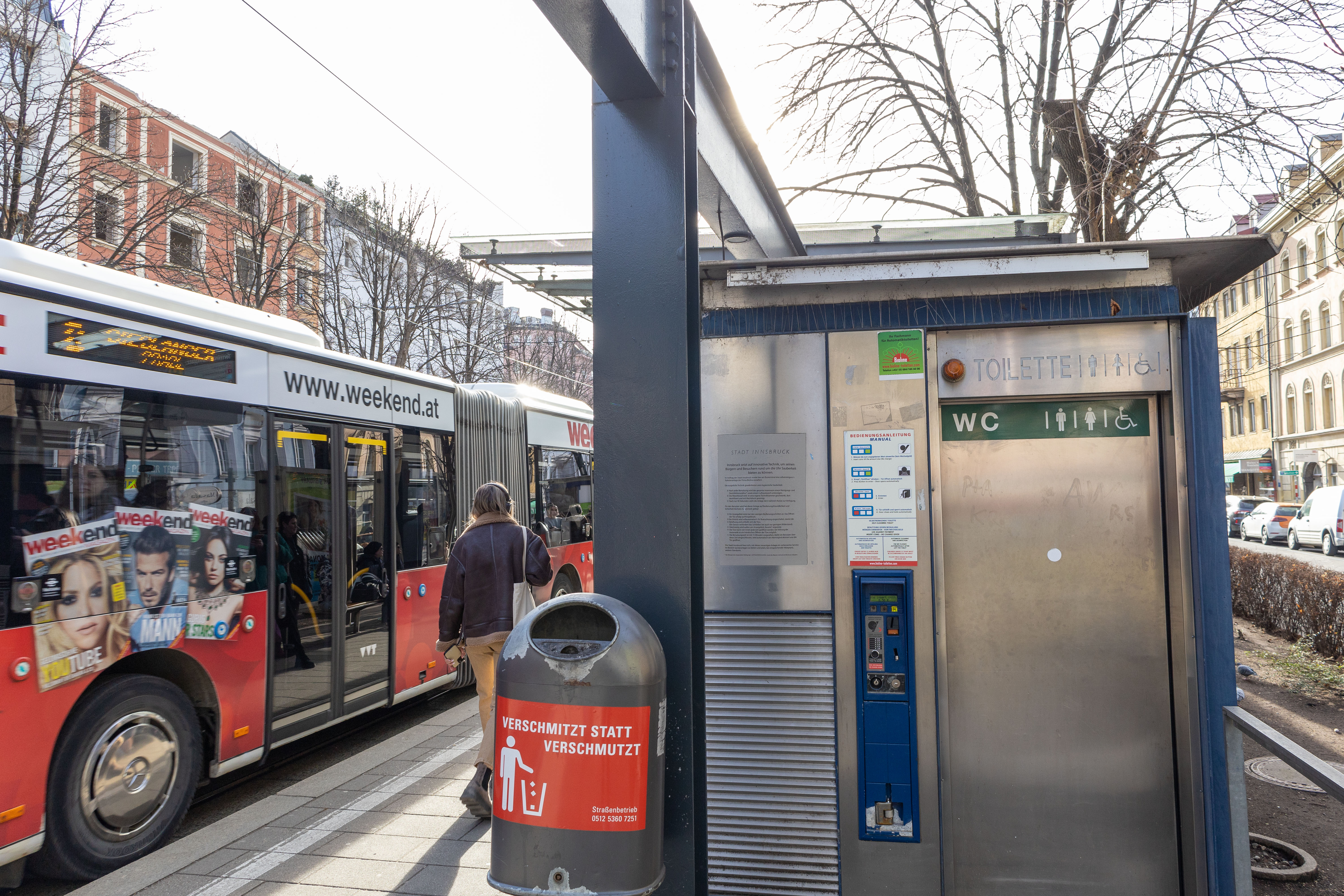 Die Stadt Innsbruck betreibt mit ihren Tochtergesellschaften mehrere öffentliche WC-Anlagen, wie hier am Busterminal Marktplatz.