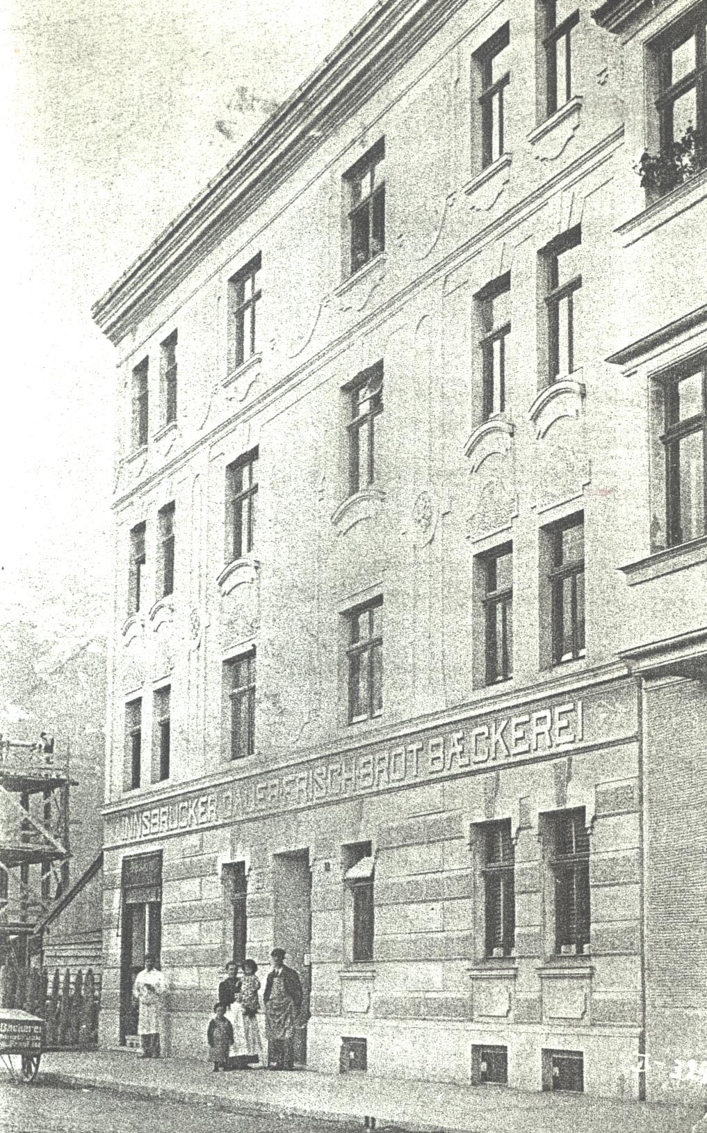 Die Innsbrucker Dauerfrischbrotbäckerei des Josef Schöpf in der Pradler Straße 53. Um 1905.