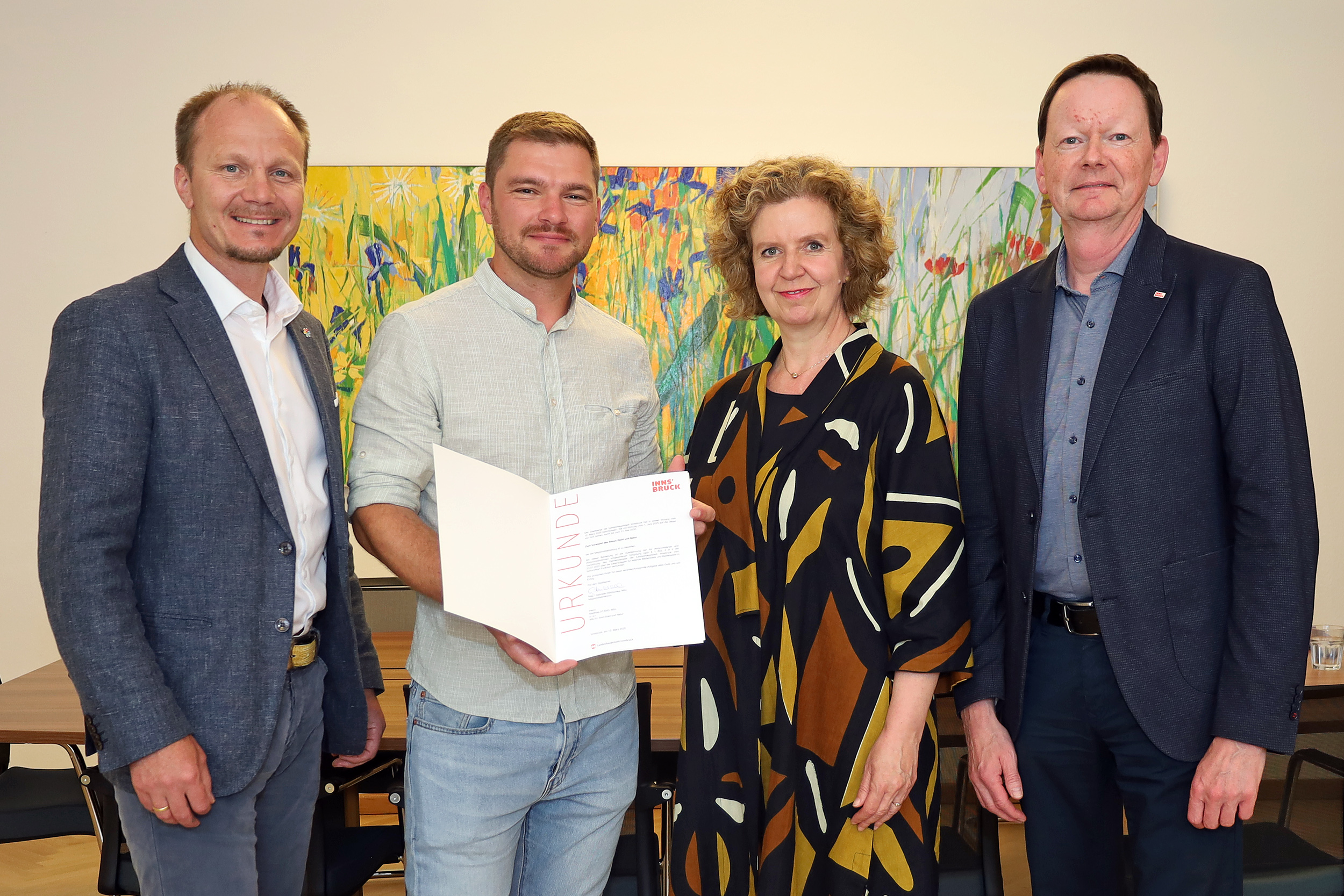 Seit 1. Juni 2025 ist Matthias Stang (2.v.l.) Vorstand des Amtes Wald und Natur. Im Beisein von Bürgermeister Johannes Anzengruber, Magistratsdirektorin Gabriele Herlitschka und Abteilungsleiter Robert Schöpf (v.l.) bekam der neue Amtsleiter feierlich sein Dekret verliehen.