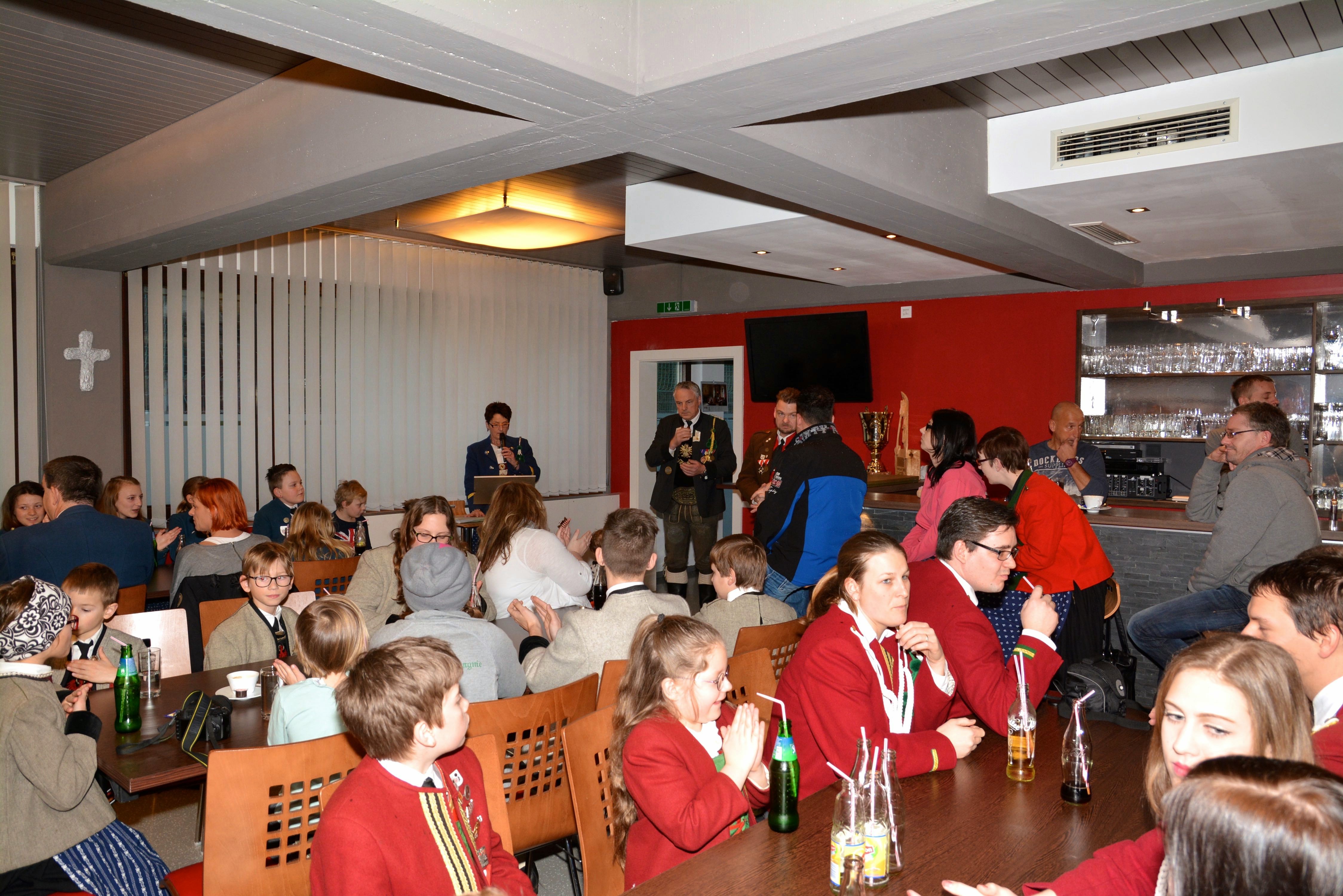 42 Kinder nahmen am Skirennen, und 58 am BAON-Königskettenschießen 2015 teil. Die Siegerehrungen dazu fanden im Schützenheim der Schützenkompanie Allerheiligen statt. Vizebürgermeister Christoph Kaufmann gratulierte herzlich.