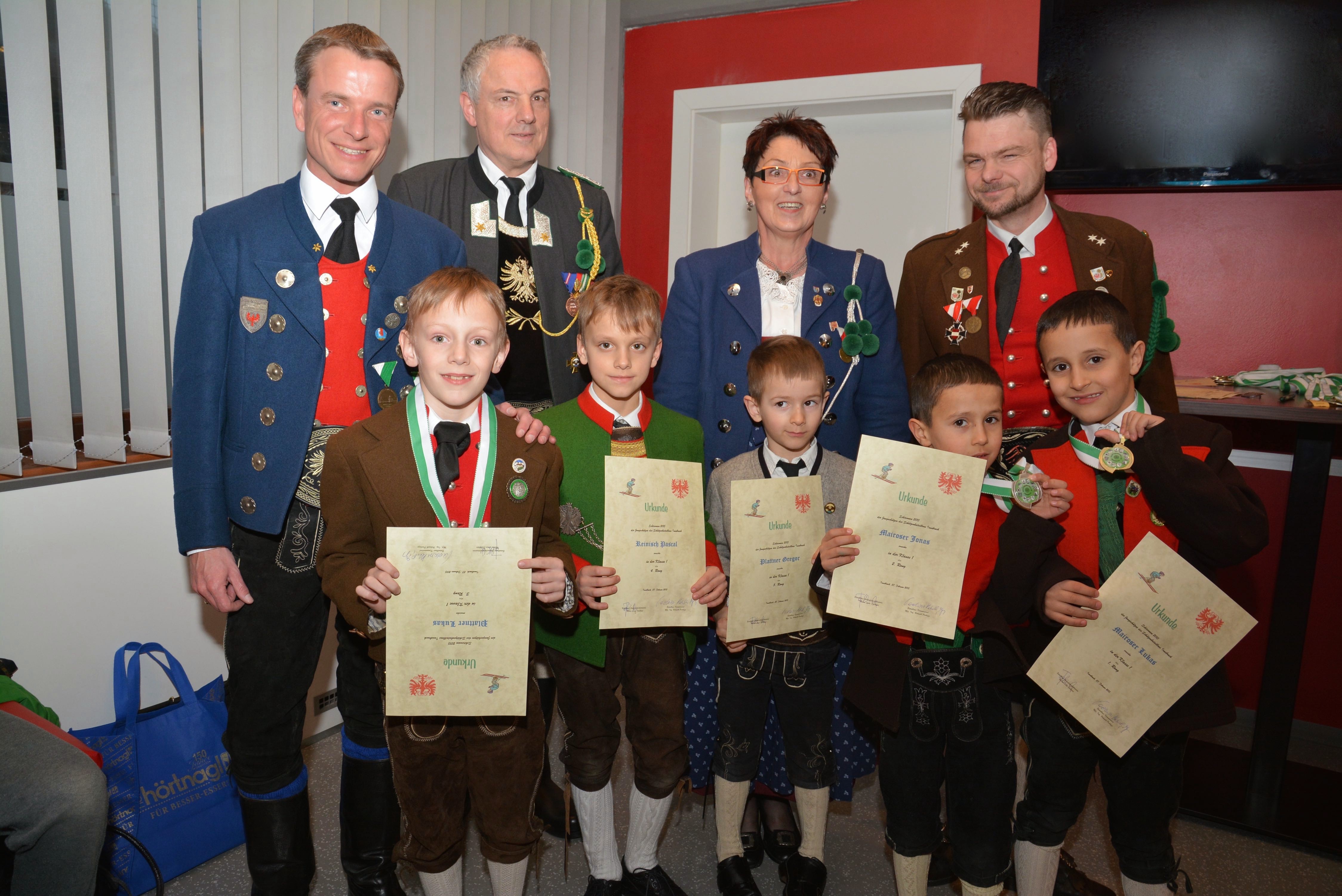 42 Kinder nahmen am Skirennen, und 58 am BAON-Königskettenschießen 2015 teil. Die Siegerehrungen dazu fanden im Schützenheim der Schützenkompanie Allerheiligen statt. Vizebürgermeister Christoph Kaufmann gratulierte herzlich.