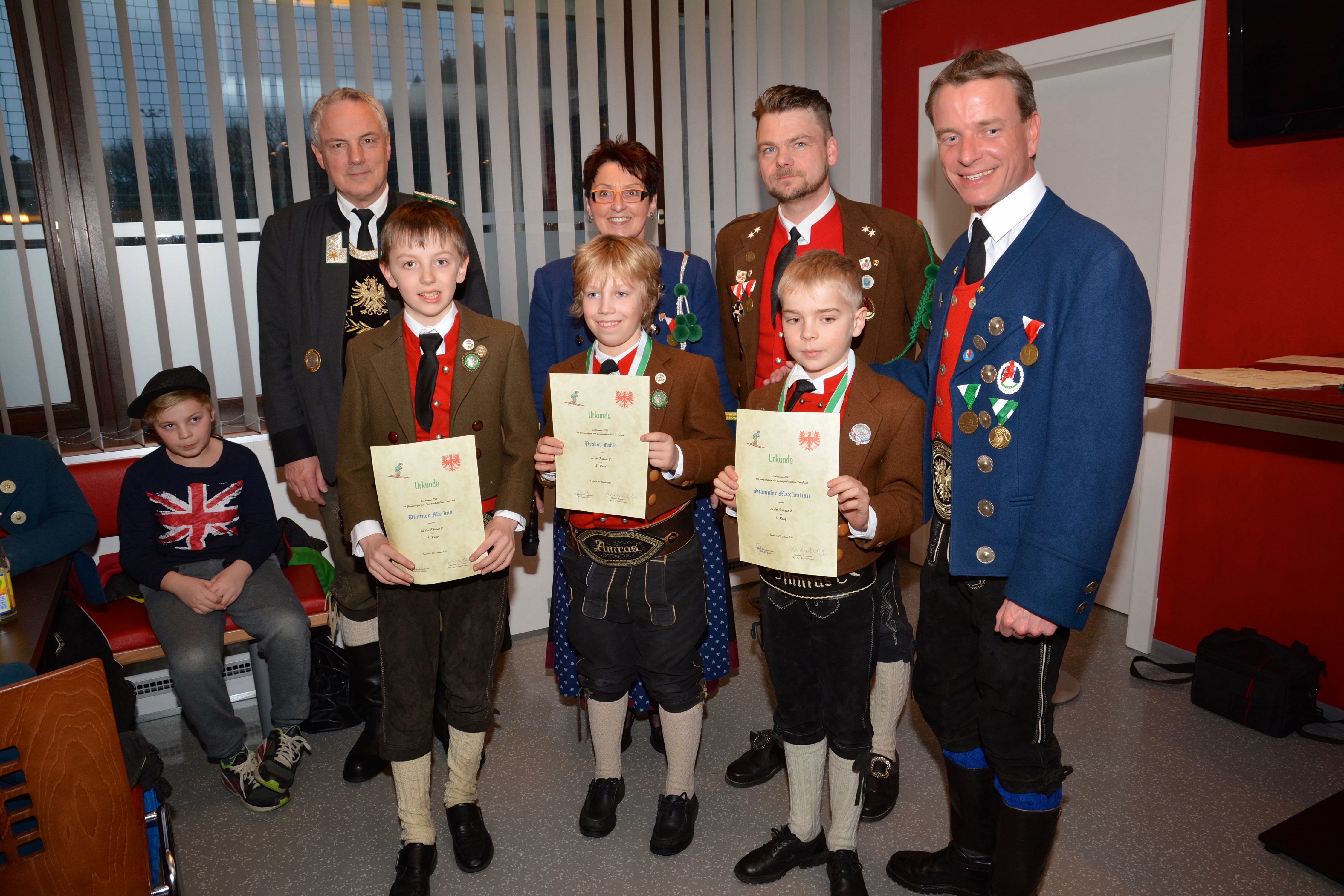 42 Kinder nahmen am Skirennen, und 58 am BAON-Königskettenschießen 2015 teil. Die Siegerehrungen dazu fanden im Schützenheim der Schützenkompanie Allerheiligen statt. Vizebürgermeister Christoph Kaufmann gratulierte herzlich.