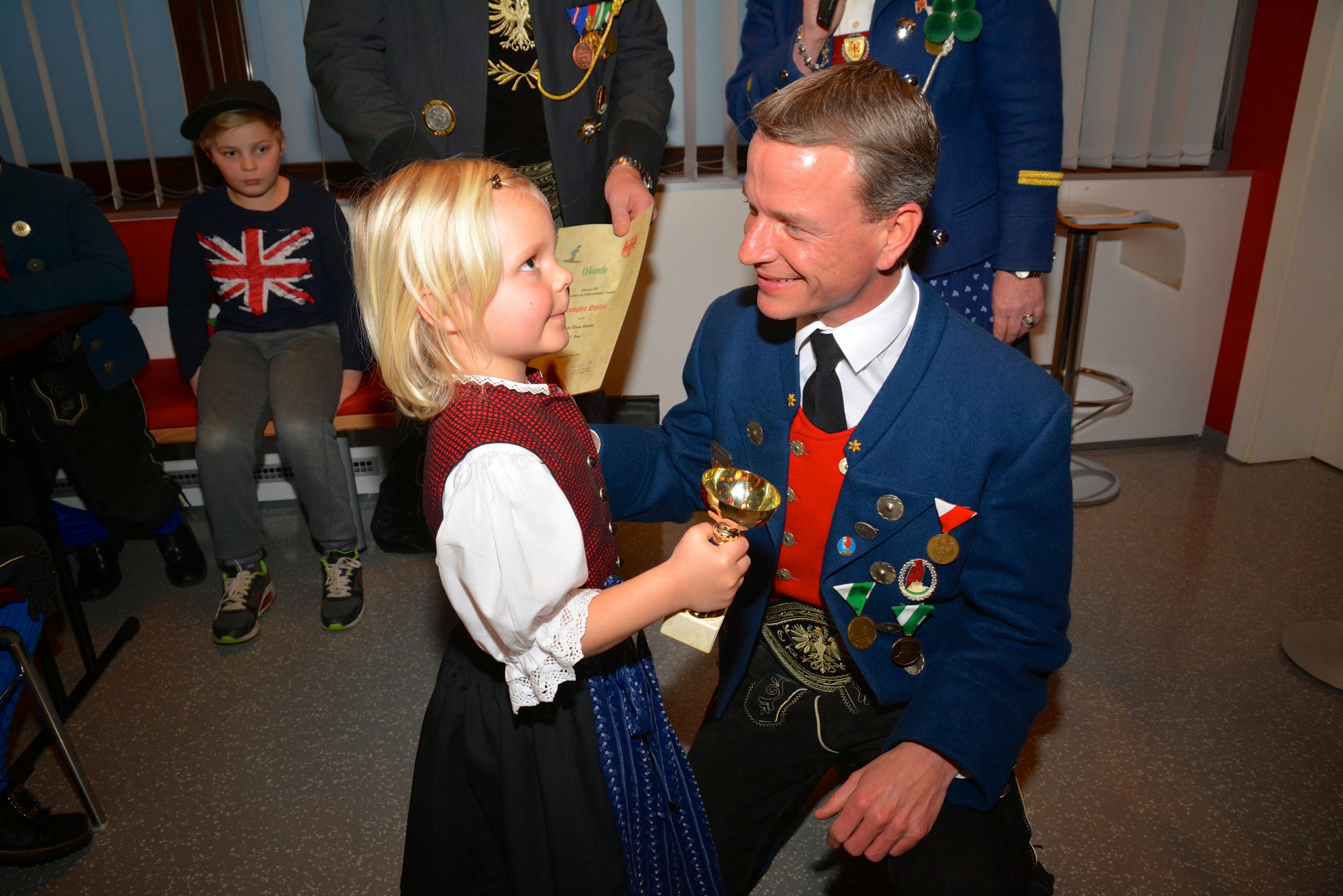 42 Kinder nahmen am Skirennen, und 58 am BAON-Königskettenschießen 2015 teil. Die Siegerehrungen dazu fanden im Schützenheim der Schützenkompanie Allerheiligen statt. Vizebürgermeister Christoph Kaufmann gratulierte herzlich.