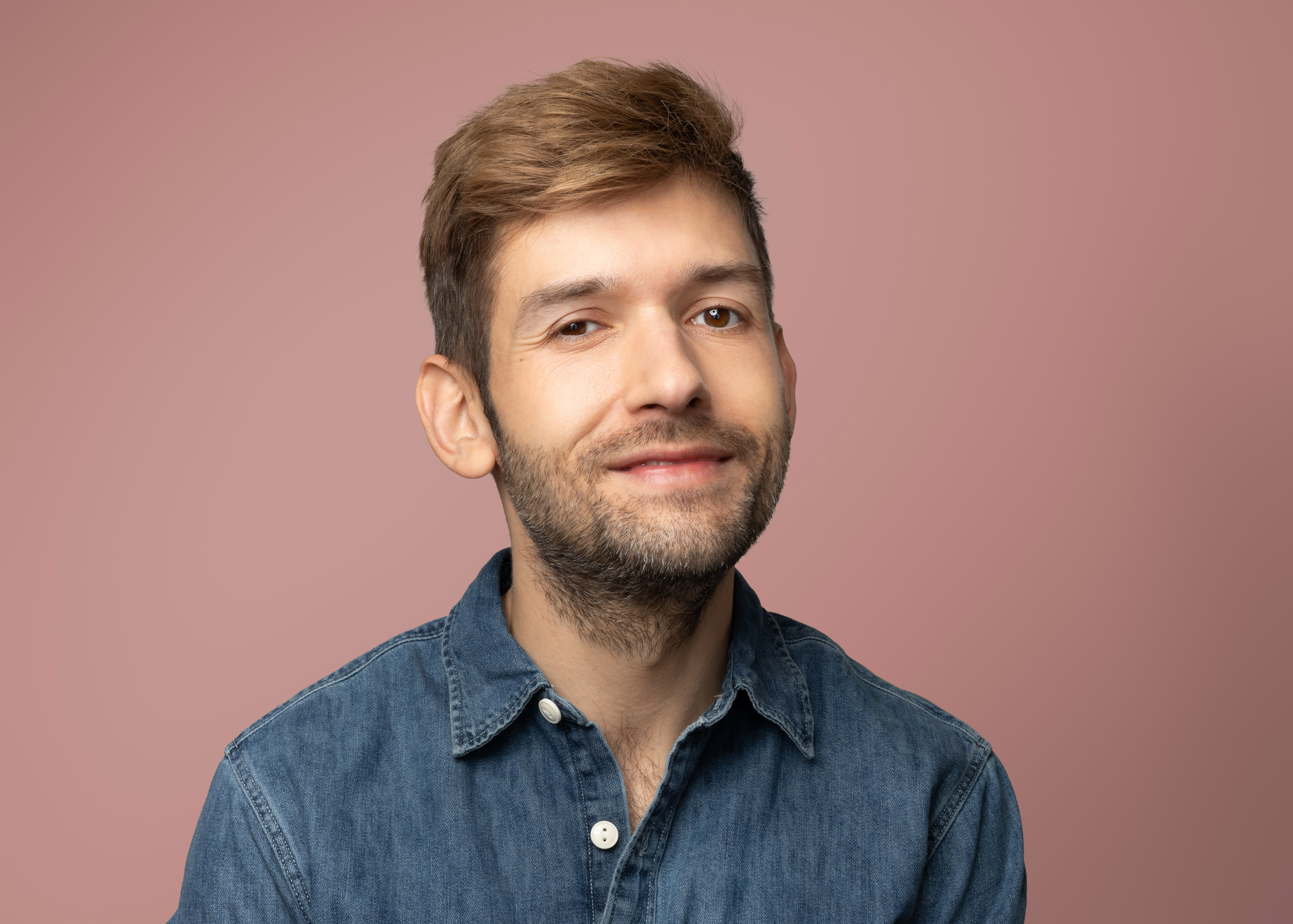 Influencer und Comedian Michael Buchinger präsentiert am 11. Dezember in der Stadtbibliothek seinen ersten Krimi.