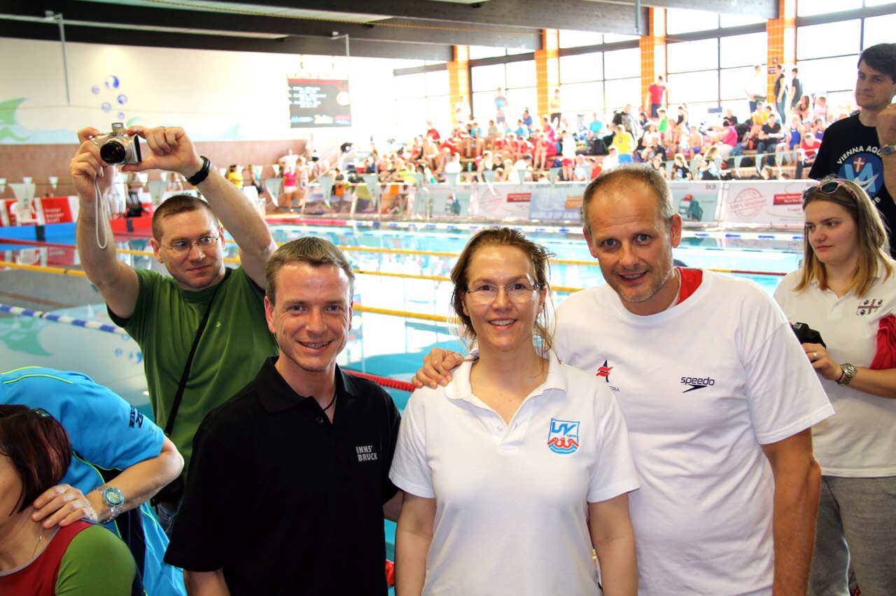 Am Samstag, den 14. März, wurden die Österreichischen Hallenmeisterschaften der Nachwuchsklasse im Schwimmen eröffnet. (v.l.) Vizebürgermeister Christoph Kaufmann, TV-Präsidentin Kathrin Petzer‎ und OSV Vizepräsident Stephan Opatril
