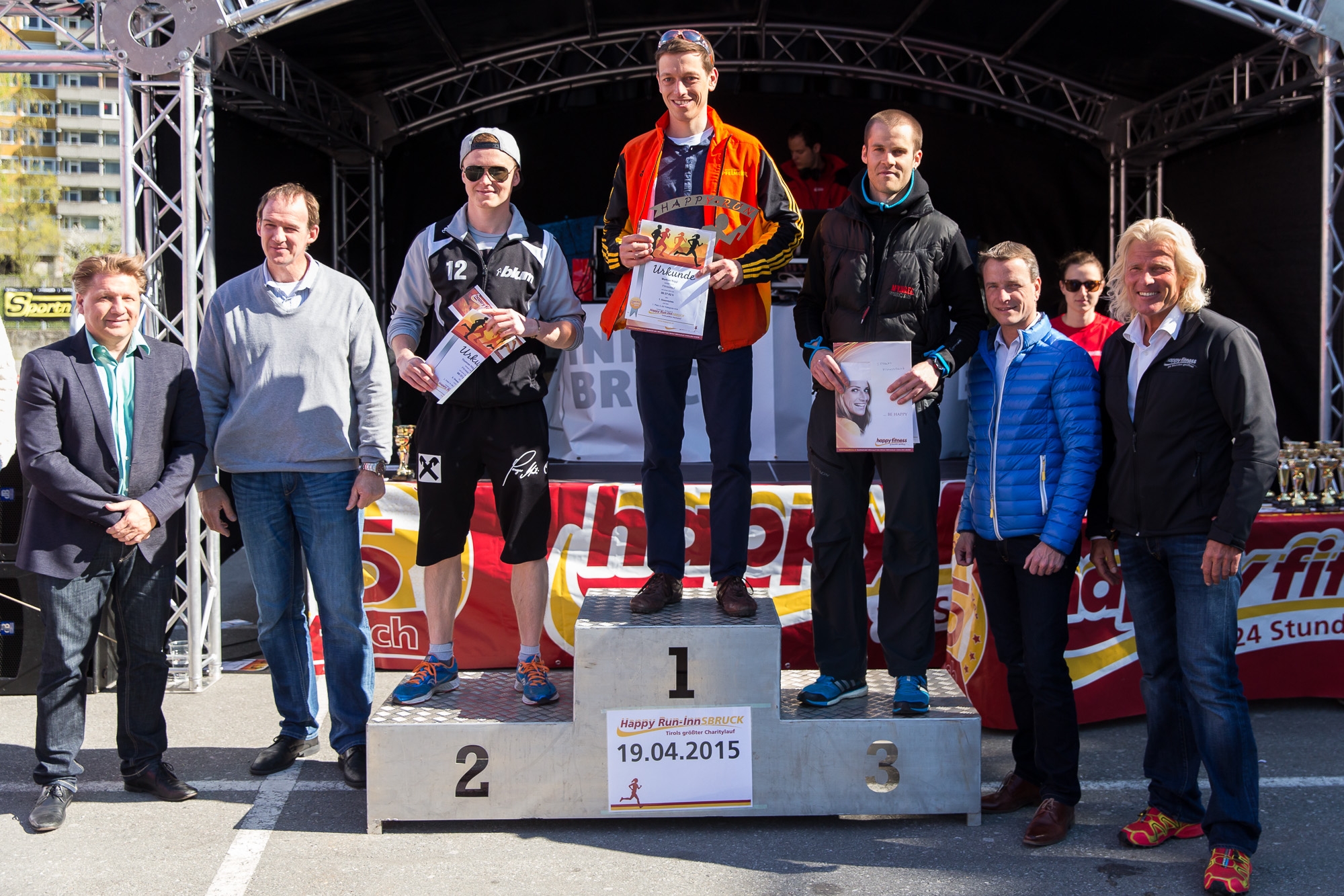 Ganz im Zeichen des guten Zweckes Stand der heurige Happy Run. Der Gesamterlös der Laufveranstaltung geht nämlich an die Ronald McDonald Kinderhilfe. Eine Vielzahl an Laufbegeisterten trat an und lies sich im Ziel - umrandet von einem facettenreichem Rahmenprogramm - feiern. Auch Vizebürgermeister Christoph Kaufmann fieberte mit und gratulierte.