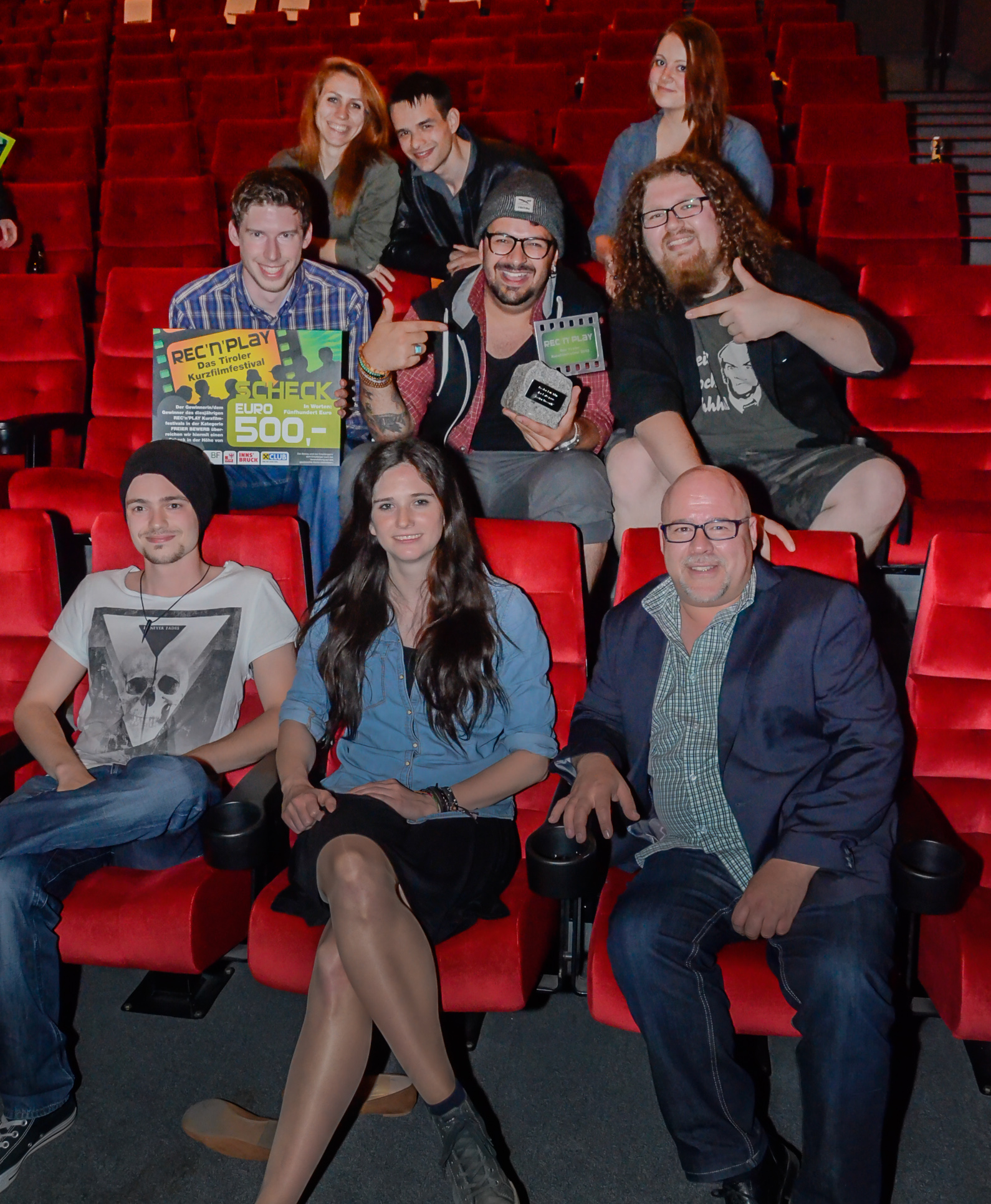 Am 18. Mai 2015 trafen sich zum FREIEN BEWERB des REC’n’PLAY-Kurzfilmfestivals nicht nur Filmemacher, sondern auch zahlreich erschienenes, filminteressiertes Publikum und eine Fachjury, um den besten Film des REC’n’PLAY Kurzfilmfestivals 2015 zu wählen. Dabei galt es, 17 Nominierungen, die unterschiedlicher nicht sein konnten, mit einer Maximallänge von je 15 Minuten anzusehen und zu bewerten. „Keine leichte Aufgabe, aber es ist irrsinnig interessant und macht Spaß!“, meint einer der Juroren. 
„Keiner von uns hätte gedacht, dass sich der Ansturm vom letzten Jahr noch toppen lässt!“, resümieren die Veranstalter und können das dermaßen große Interesse am Festival noch gar nicht fassen. „Natürlich hoffen wir, auch im nächsten Jahr einen solchen Ansturm erleben zu dürfen – wir haben jedenfalls schon jede Menge Ideen für das REC’n’PLAY Kurzfilmfestival 2016!“