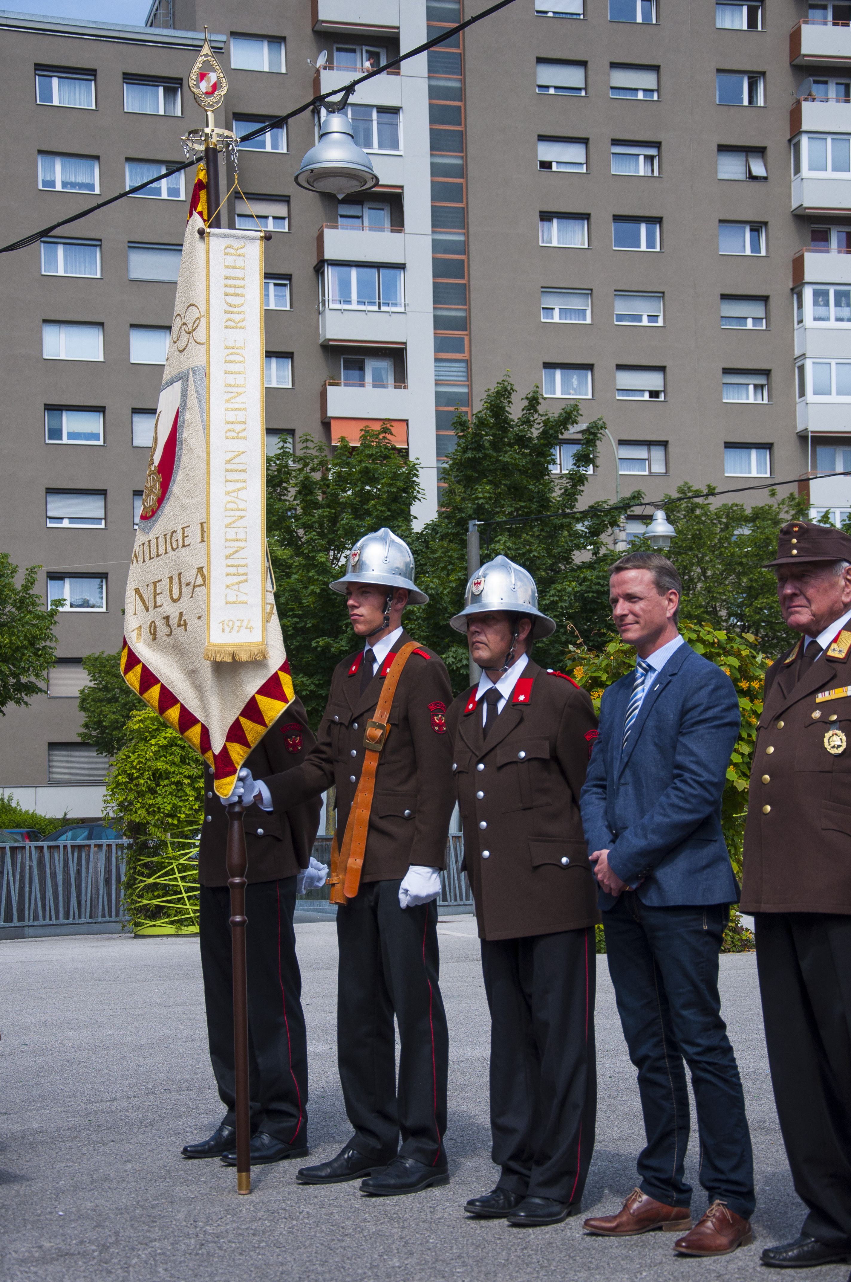 Beim Platzkonzert der Stadtmusikkapelle Neu-Arzt/Olympisches Dorf sorgten Ende Mai viele MusikantInnen für ein stimmungsvolles Ambiente am Luggerplatz. Vizebürgermeistert Christoph Kaufmann begrüßte alle Gäste herzlich.