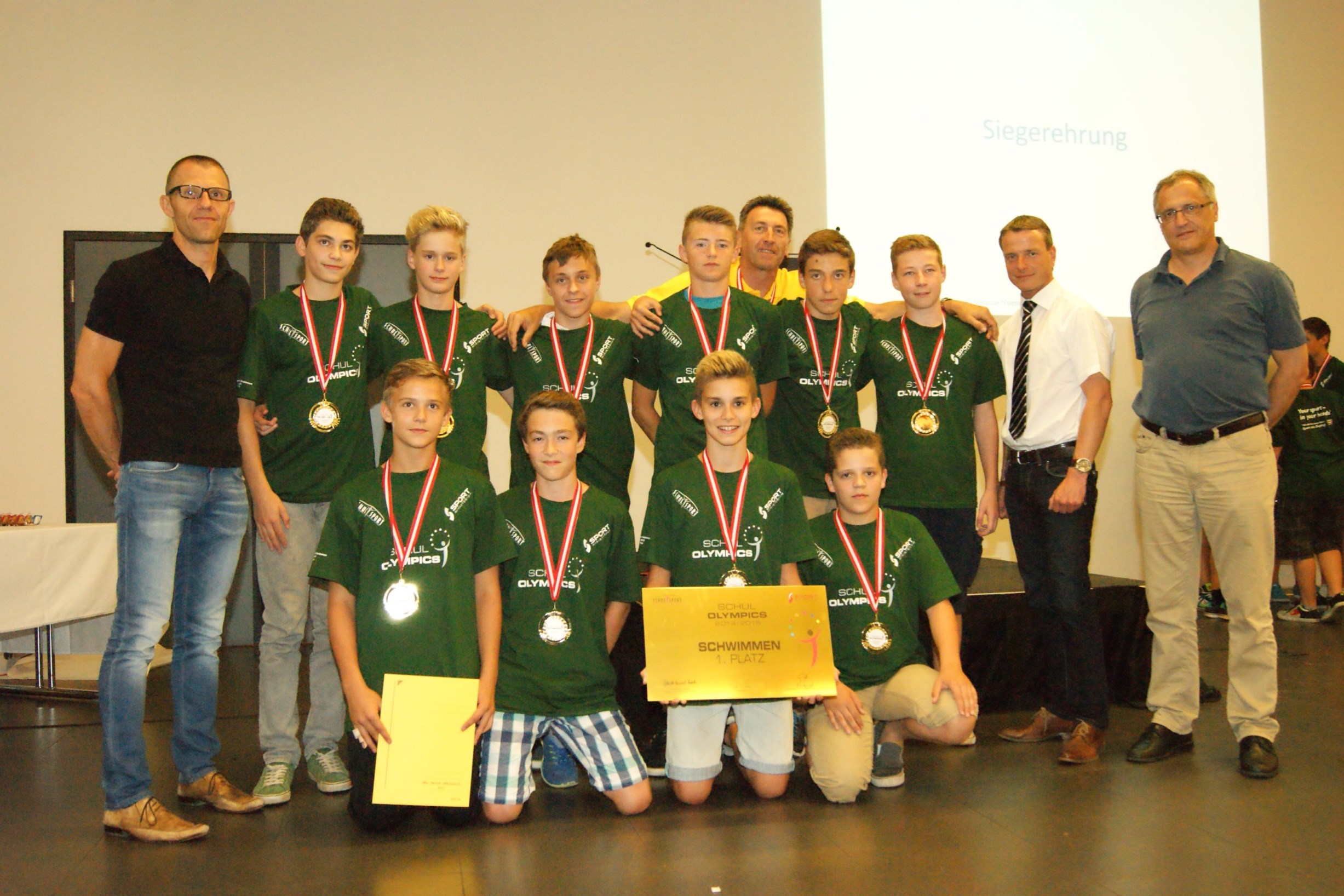 Von 10. bis 12. Juni fanden in Innsbruck die Schwimm-Schulmeisterschaften statt. Die Siege sicherten sich bei den Mädchen das Europagymnasium Auhof aus Oberösterreich und bei den Burschen das BRG Rechte Kremszeile aus Niederösterreich. Vizebürgermeister und Sportreferent Christoph Kaufmann gratulierte bei der Siegerehrung recht herzlich.