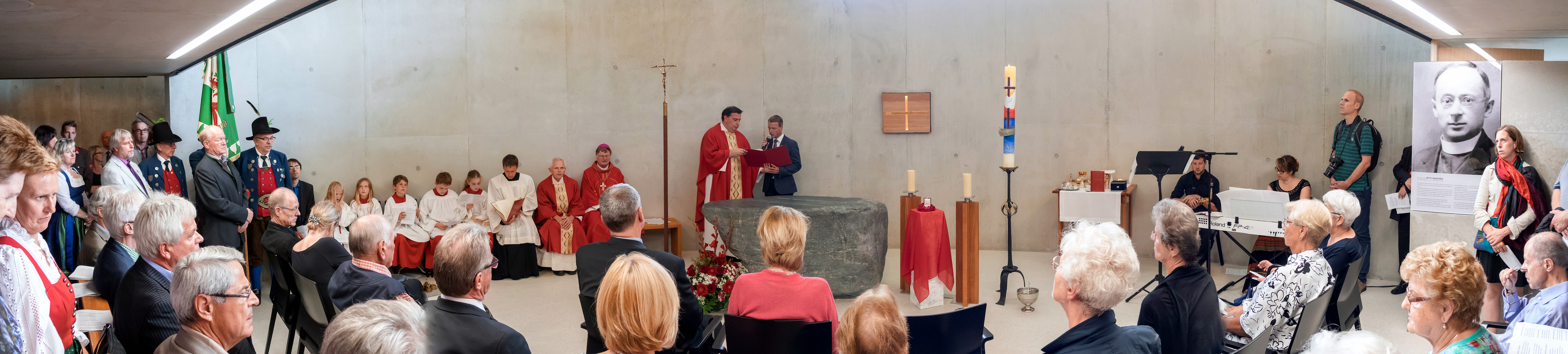 Am 08. Juli 2015 fand die Einweihung der Kapelle des neuen Wohnheims O-Dorf durch Bischof Manfred Scheuer im Beisein von Bürgermeisterin Christine Oppitz-Plörer, Vizebürgermeister Christoph Kaufmann, den anwesenden Stadträtinnen und Gemeinderätinnen sowie zahlreichen Gästen statt.
Die Kapelle ist dem 1986 selig gesprochenen Priester Otto Neururer geweiht, der jahrzehntelang Religionslehrer in Innsbruck war.