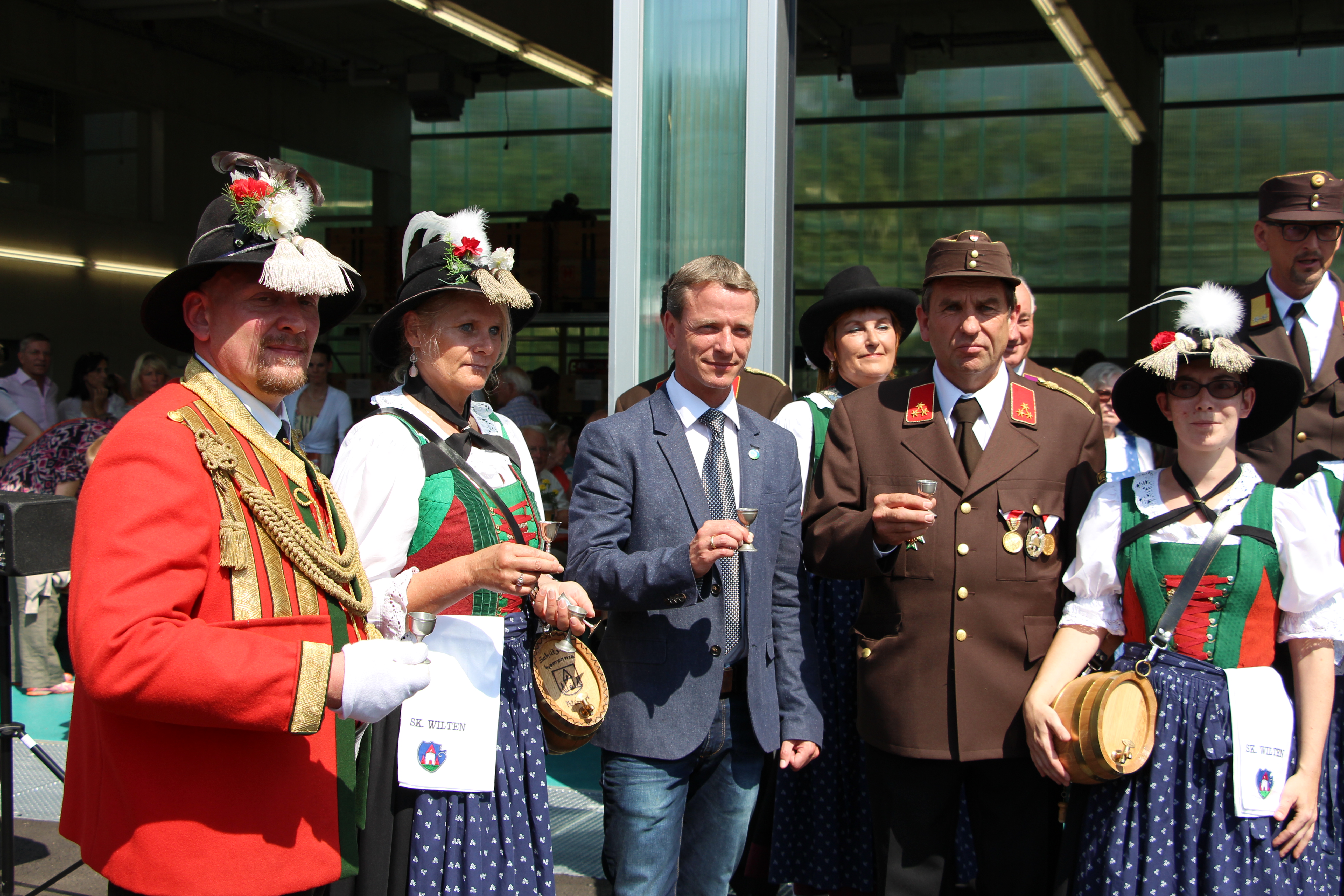 Am 05. Juli 2015 fand im Beisein von Vizebürgermeister Christoph Kaufmann die Segnung des neuen Tanklöschfahrzeuges der Freiwilligen Feuerwehr Wilten statt. Nach der Feldmesse wurde die neue Feuerwache ihrer Bestimmung übergeben.