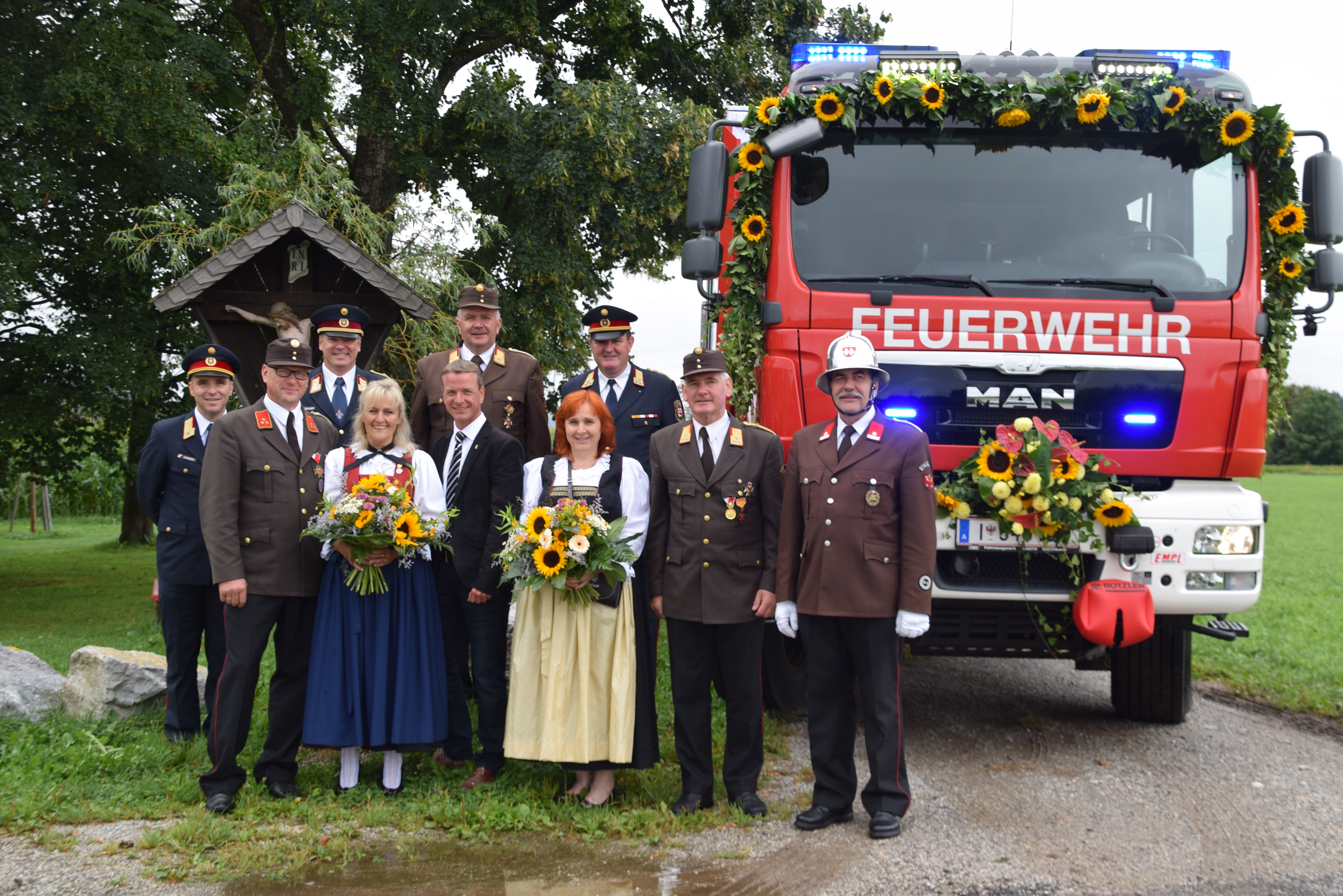 Mitte August wurde das neue Einsatzfahrzeug der FF Igls geweiht. Neben hochrangigen Persönlichkeiten der Feuerwehr war auch Vizebürgermeister Christoph Kaufmann vor Ort. Die Fahrzeugweihe fand im Zuge des heurigen Zeltfests statt.