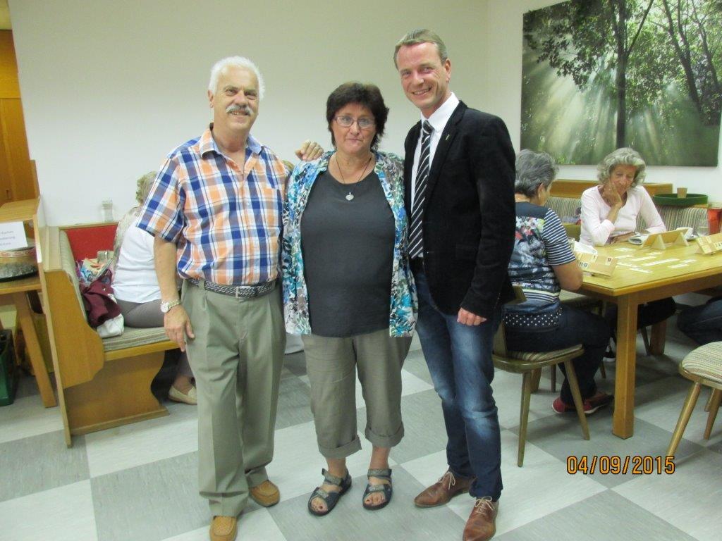 Kürzlich stattete Vizebürgermeister und SeniorInnenreferent Christoph Kaufmann dem Seniorenclub Peerhof einen Besuch ab. In gemütlicher Atmosphäre tauschten sich die Damen und Herren mit dem Gast aus und unterhielten sich über Unterschiedlichstes. Gleichzeitig sprachen die SeniorInnen eine Einladung zu einem Tanznachmittag aus.