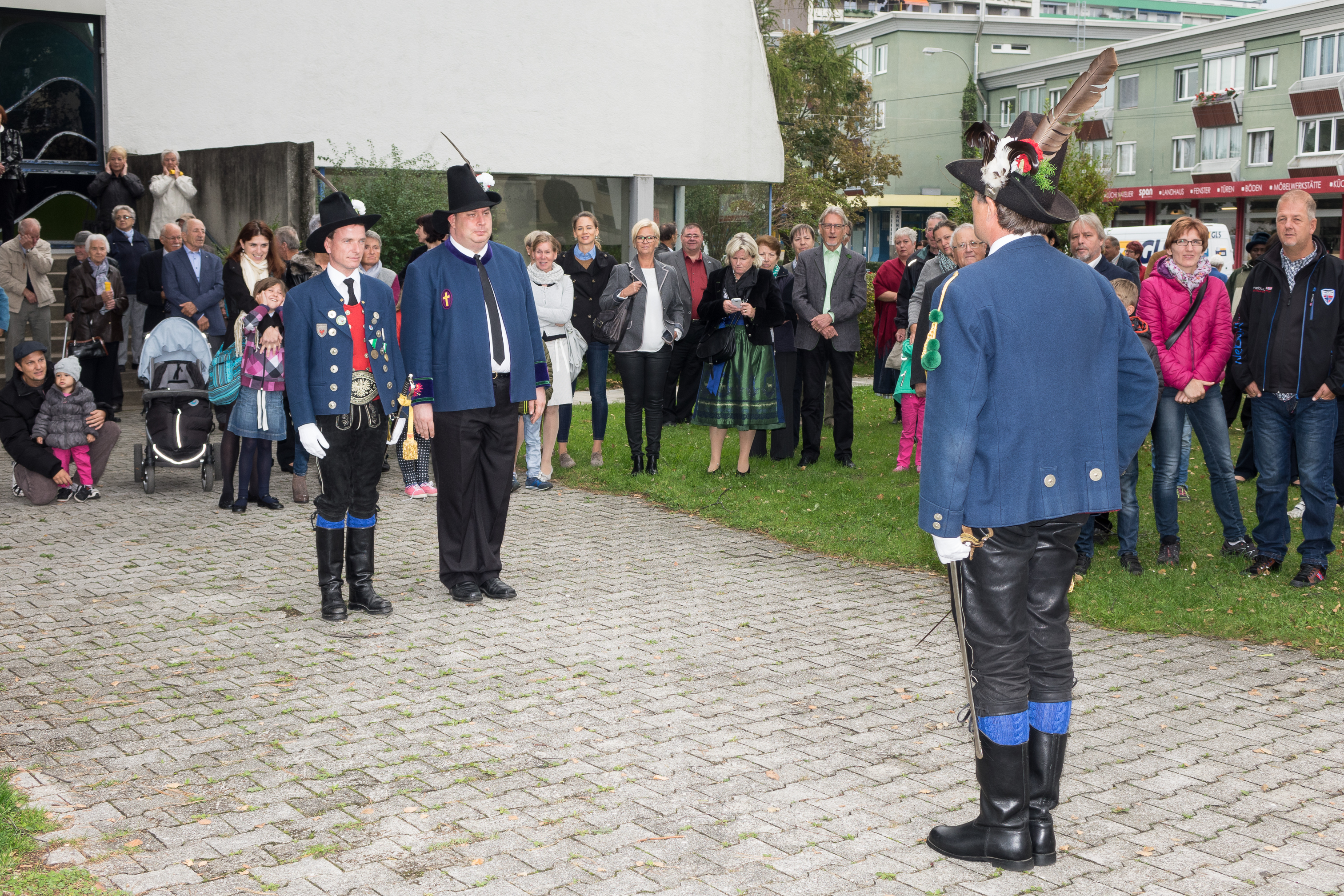Am Sonntag, den 27. September, fand das 55. Kirchweihfest in der Pfarre St. Pius X statt, bei dem auch Vizebürgermeister Christoph Kaufmann anwesend war. Im Anschluss lud das Straßenfest in der Spingeser Straße zum Feiern und gemütlichen Beisammensein ein.