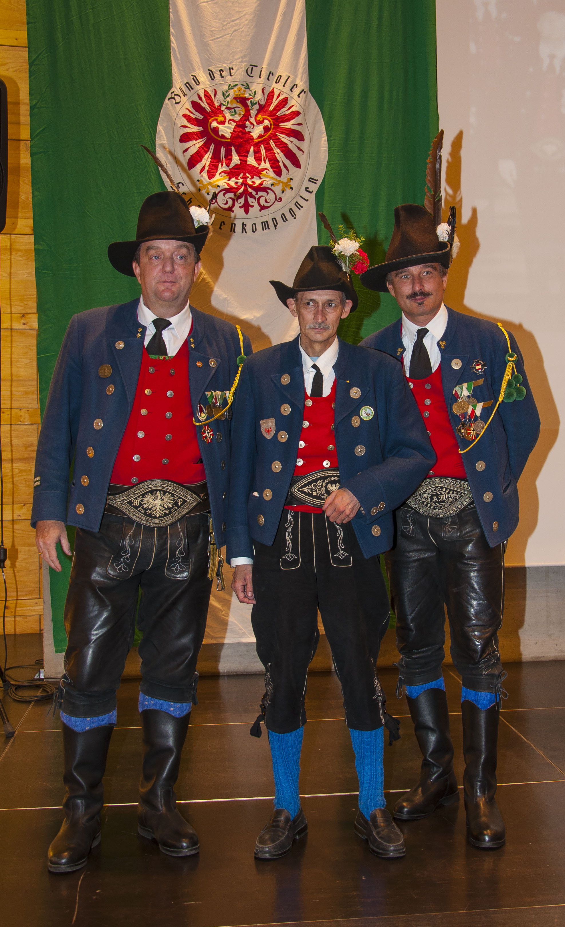 Es ist der Höhepunkt im Vereinsjahr der Schützen, wenn sie sich einmal pro Jahr zum Schützenjahrtag treffen. Vizebürgermeister Christoph Kaufmann war unter den geladenen Gästen und ist selber seit etlichen Jahren Mitglied der Speckbacher Schützenkompanie.
Im Rahmen dieses feierlichen Anlasses wurden auch verdiente Mitglieder geehrt und nach dem offiziellen Teil folgte das gemütliche Beisammensein, das die Kameradschaft der Kompanien untereinander nachhaltig bestärkt.