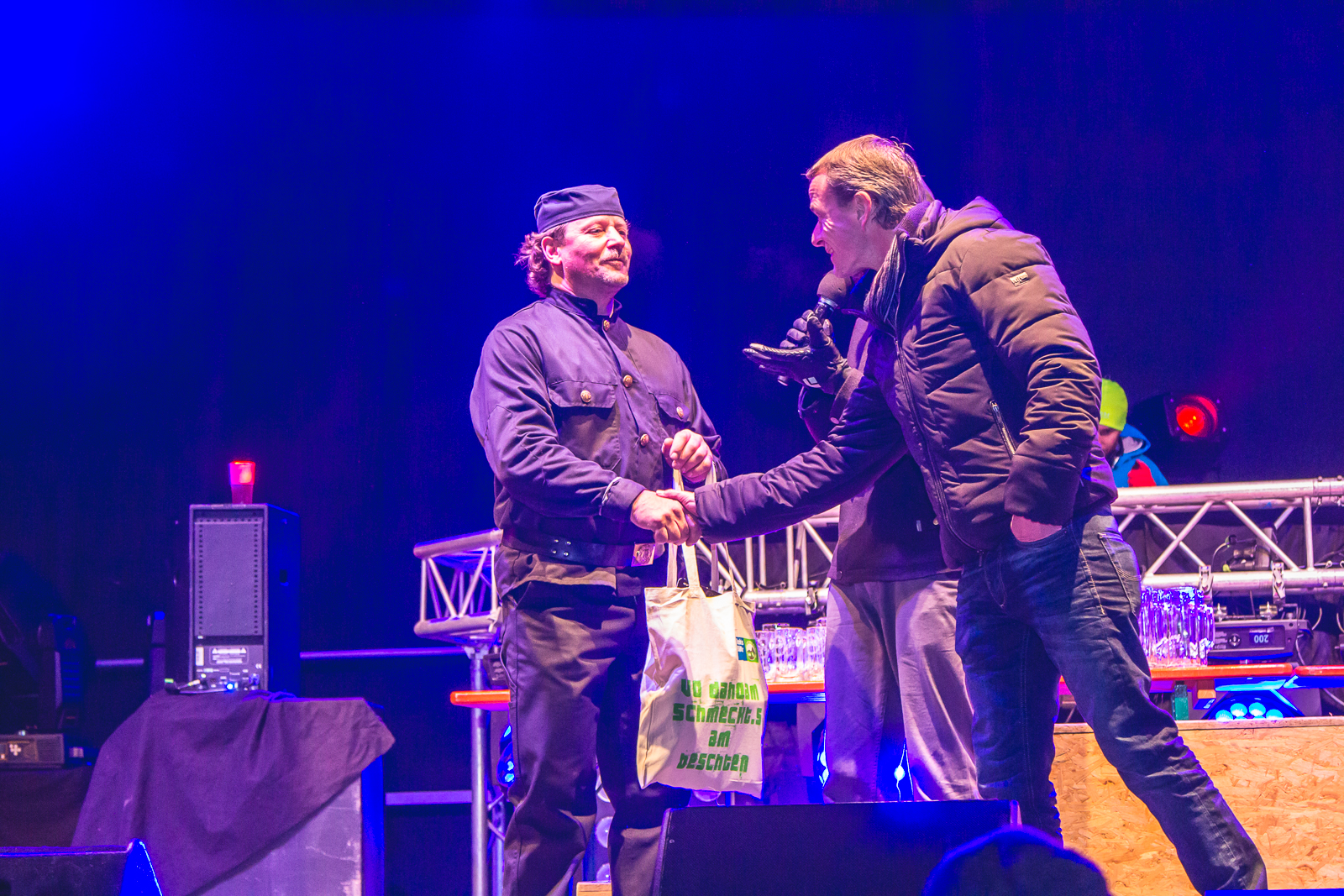 Der Silvesterlauf 2015 konnte einen Teilnehmerrekord von knapp 1.500 LäuferInnen verzeichnen. Vizebürgermeister Christoph Kaufmann gratulierte den SiegerInnen und war begeistert von der tollen Stimmung.