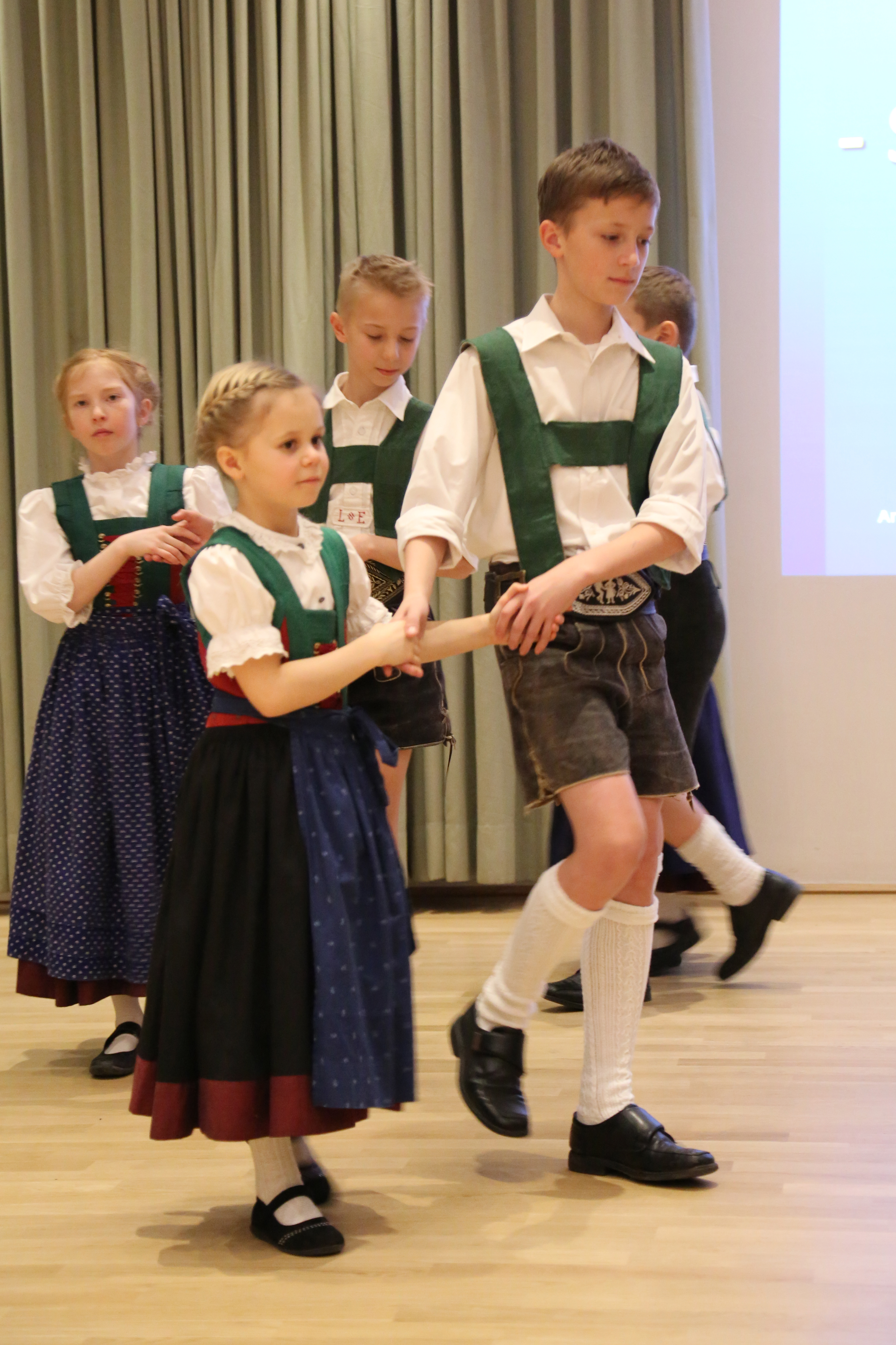 Beim traditionellen Neujahrsempfang in Amras dankte Bürgermeisterin Christine Oppitz-Plörer im Namen aller anwesenden StadträtInnen und GemeinderätInnen den zahlreichen Vereinen für ihre wertvolle Arbeit während des gesamten Jahres. Im Rahmen des Neujahrsempfanges wurde dem gebührtigen Amraser Franz-Heinz Hye-Kerkdal das Kulturehrenzeichen der Stadt Innsbruck verliehen.